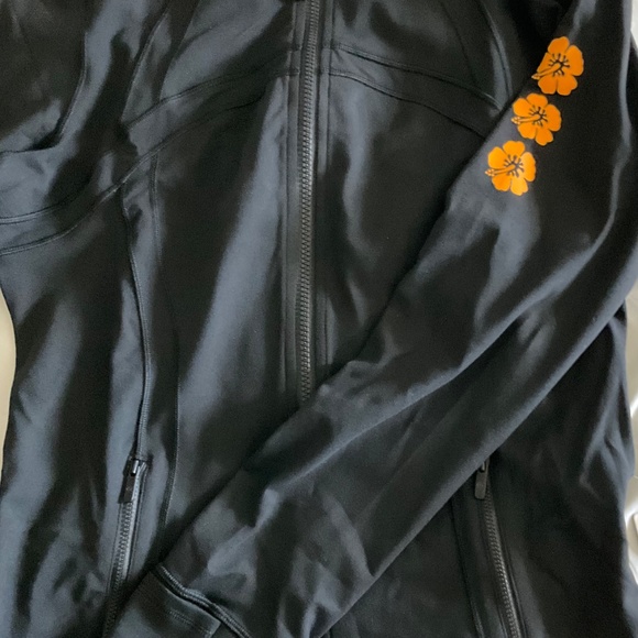 LULULEMON DEFINE JACKET LUON EXCLUSIVE HAWAII COLLECTION, HIBISCUS FLOWERS. BLAC - Picture 2 of 12